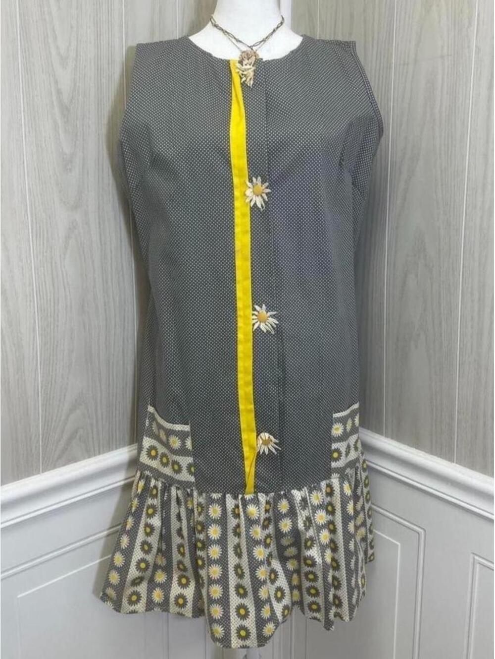 vintage mid century handmade daisy & polkadot shift dress